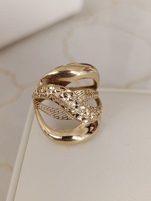 Золотое кольцо Турецкая модель проба 585,вес 3,37 размер 20+