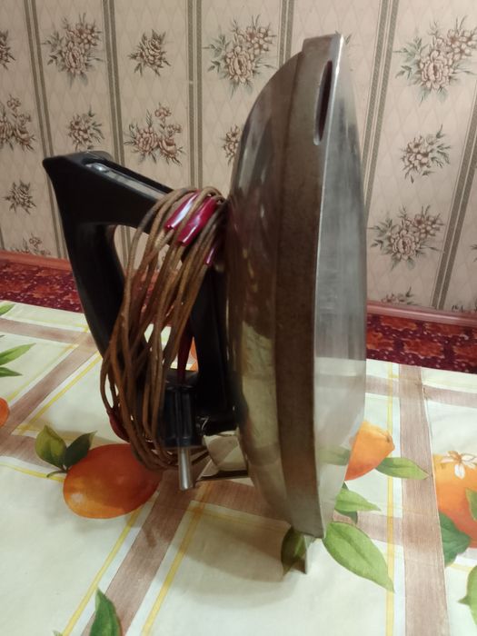 Продам утюг 1953г выпуска.