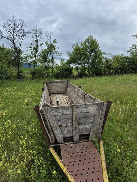 Vând sau schimb remorcă.