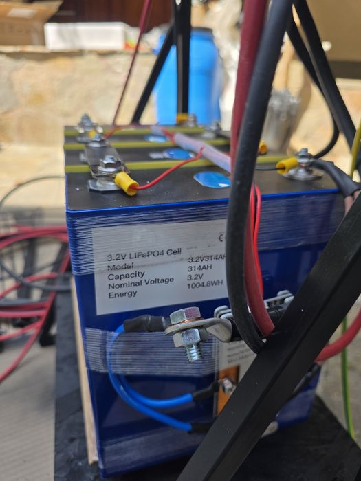 Малка фотоволтаична хибридна система 2000w