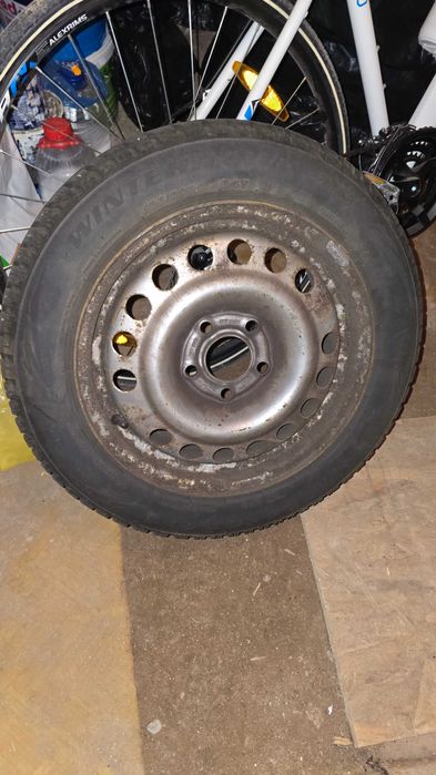 Vand 4 anvelope de iarna Firestone 185/60 R15 + genti de tabla