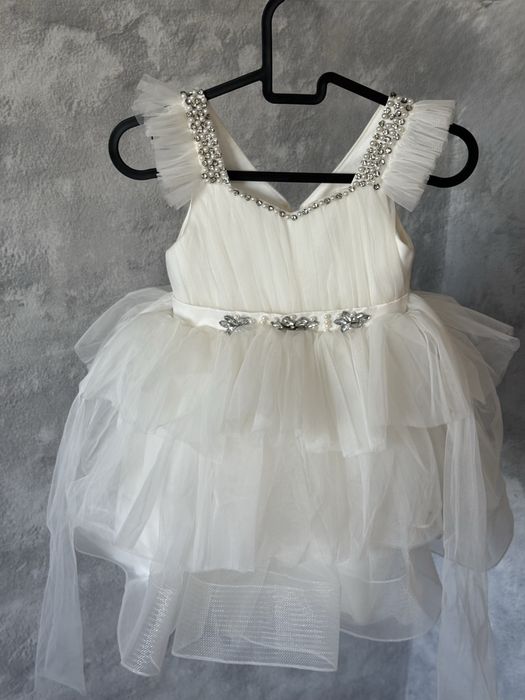 Продам платье на девочку 3-4 лет