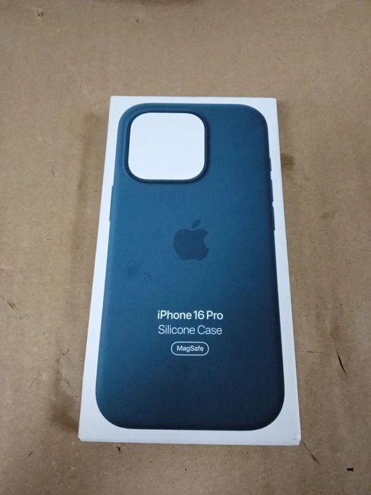 iPhone 16 PRO Natural Titanium + Lake Green MagSafe калъф и зарядно