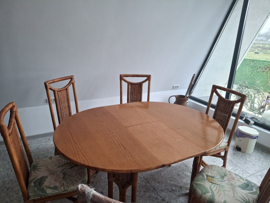 Vand masa noua 4 /6 scaune din ratan si lemn masiv