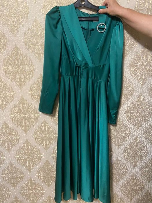 Продам платья в наличие 2 платья