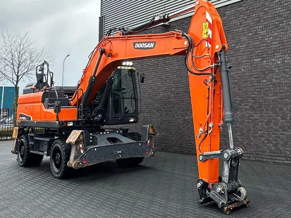 Колесный экскаватор Doosan DX190W-5