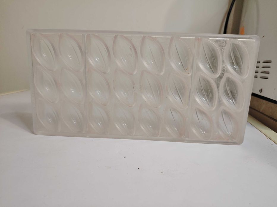 Поликарбонатни форми за шоколадови бонбони