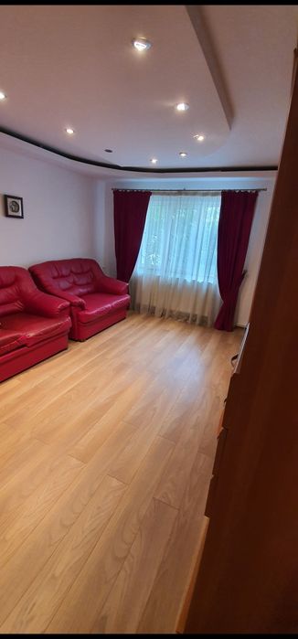 De inchiriat Apartament 3 camere decomandat - More
