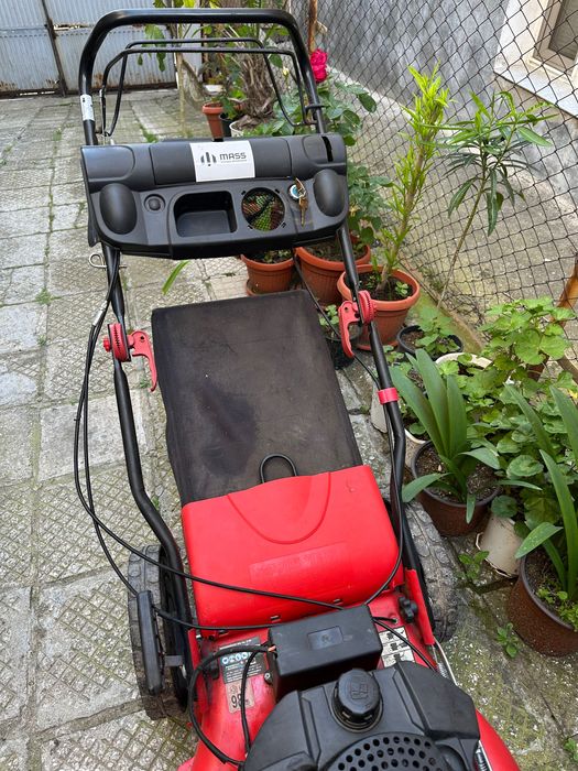 Самоходна косачка със стартерно палене Powertec Garden