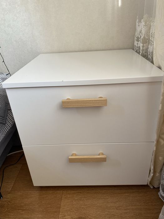 Тумбочка прикроватная