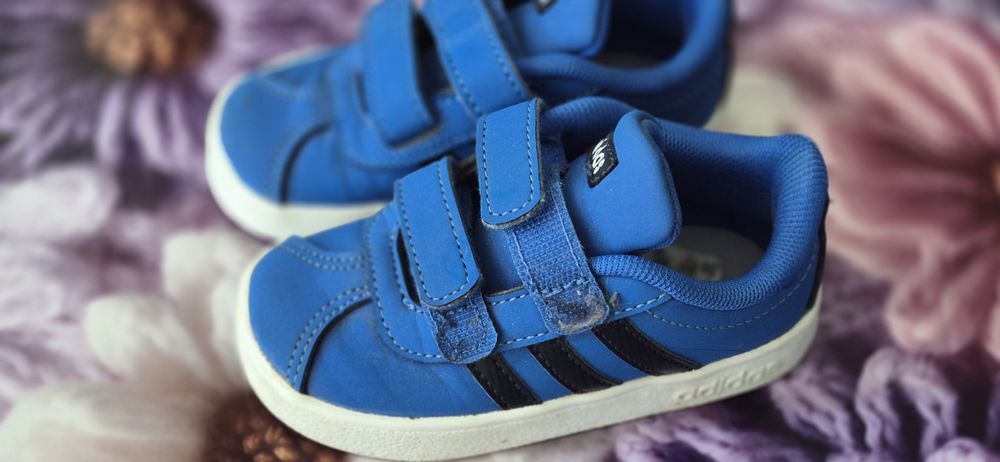 Adidasi nr 22  fara defecte