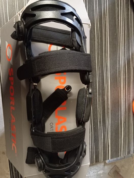 Ортеза за дясно коляно