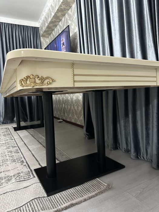 Стол для гостиной