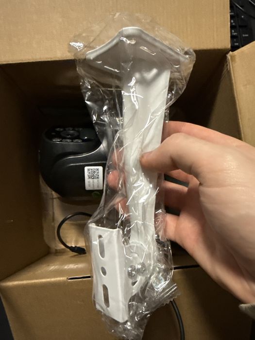 Camera de supraveghere 4K cu panou solar