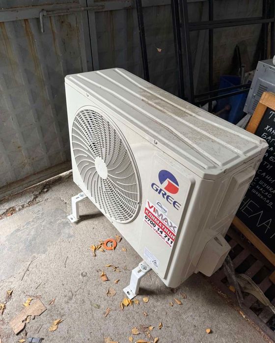 Продавам колонен климатик  Gree GVH24AMXF-K6DNC7A Клас A++