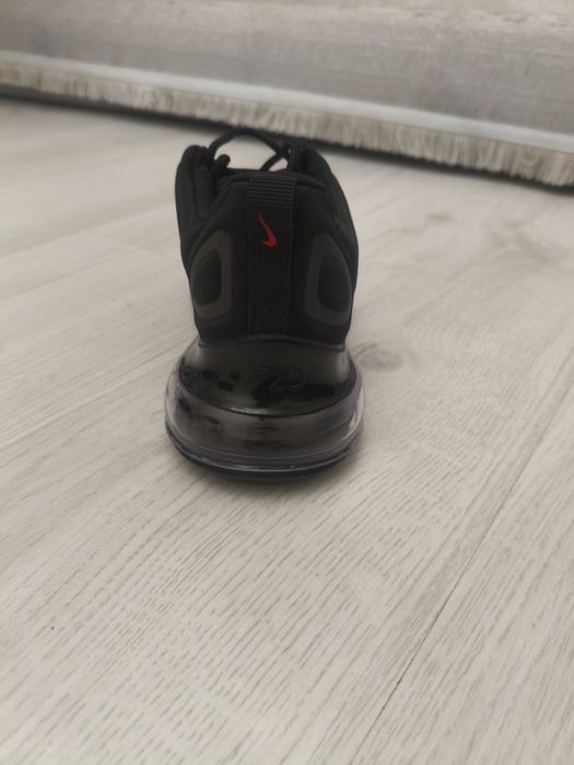 Продам кроссовки Air Max
