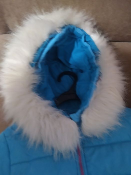 Продам пальто зимнее на девочку