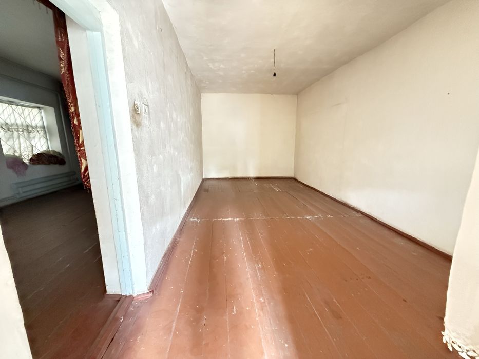 Ховли 8-март кучасида 12-соток 9-хонали