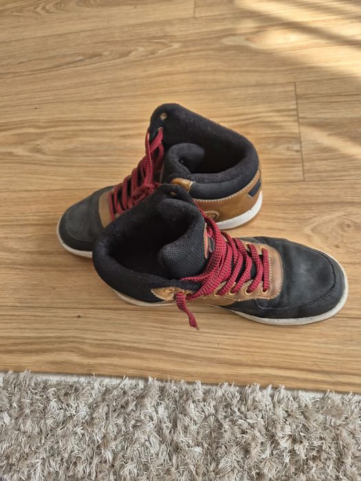 Продавам мъжки високи боти на FILA