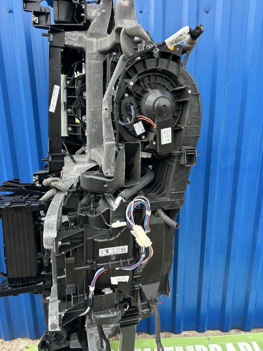 Carcasă aerotermă completă Land Rover Discovery 5 L462 2017