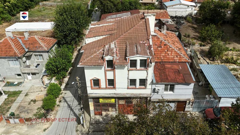 Къща на три етажа за продажба кв. Средна кула