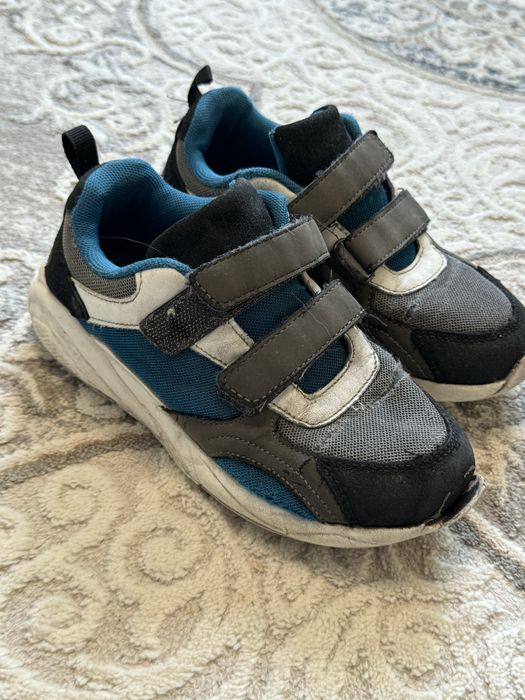 Детские кроссовки