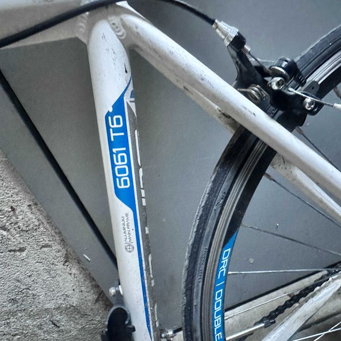 Заглавие: Шосеен велосипед Carrera Virtuoso – Алуминиева рамка 6061 T6