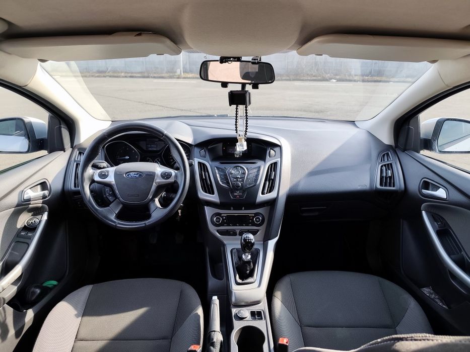 FORD Focus 2011 — imagine 5
