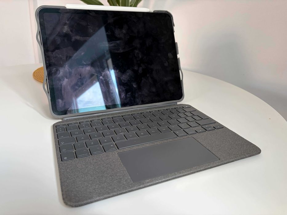 iPad Pro 11" 2018 + Apple Pencil 2 + Logitech Combo Touch – Pachet Complet