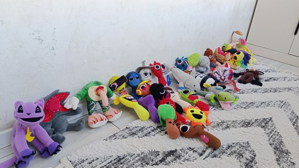Продаю игрушки 32 штук
