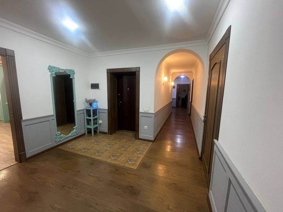 Продаётся квартира 6- комнатная ЖК Эльбек