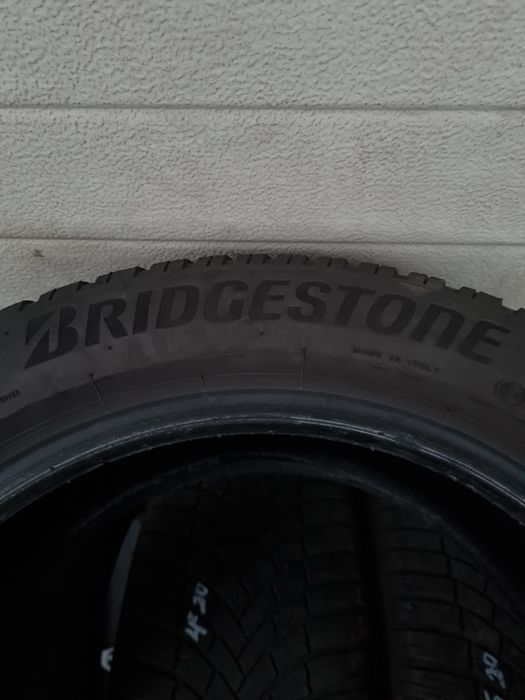 Зимни гуми 4 броя BRIDGESTONE Blizzak LM005 225 50 R17 дот 4520