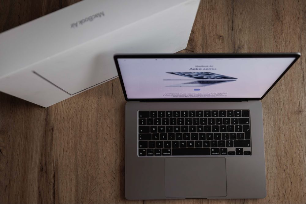 Macbook Air M2 15 inch Като Нов!
