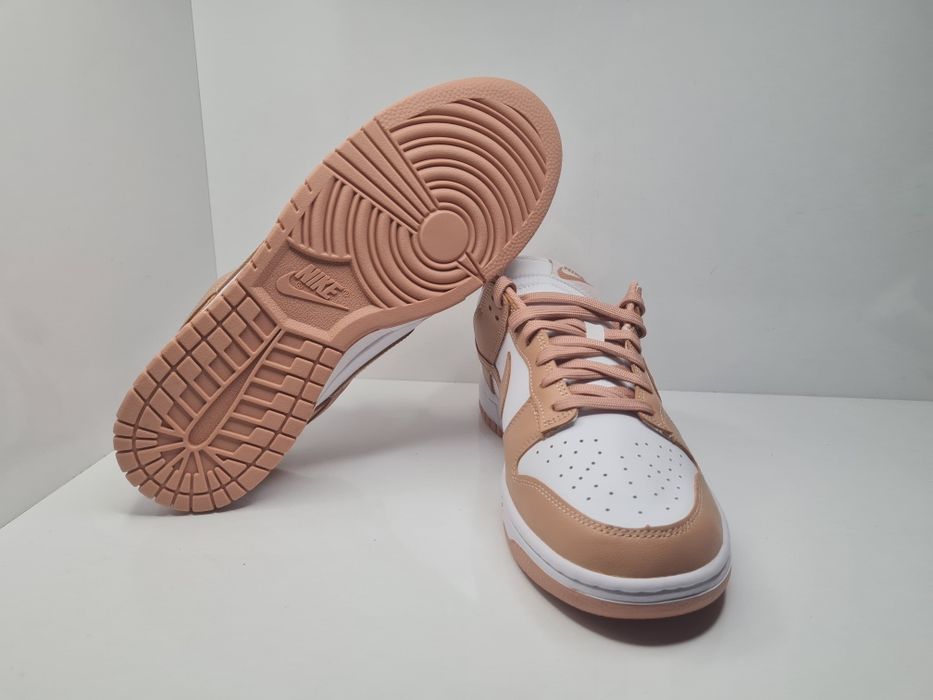 Кецове Nike Dunk Low

Чисто нови с кутия.

Размер 43 стелка 28 см.

Це