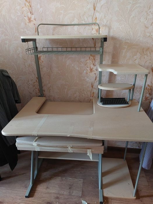 Компьютерный стол