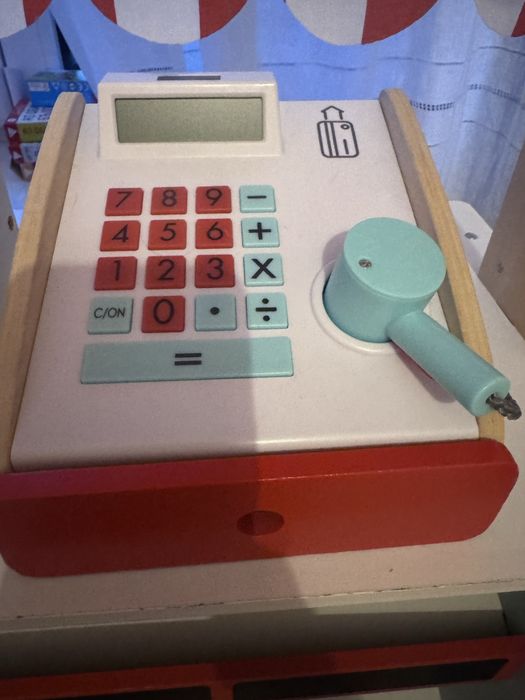 Детски дървен щанд/Театър с везна и каса