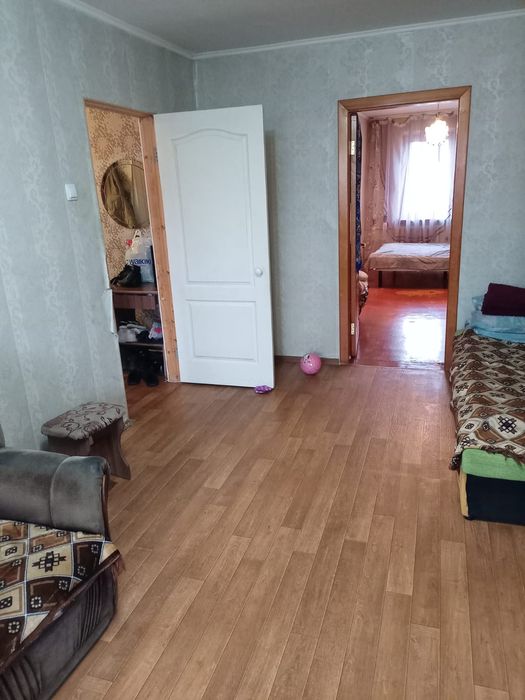 Продам 2хком квартиру район 8 школы.