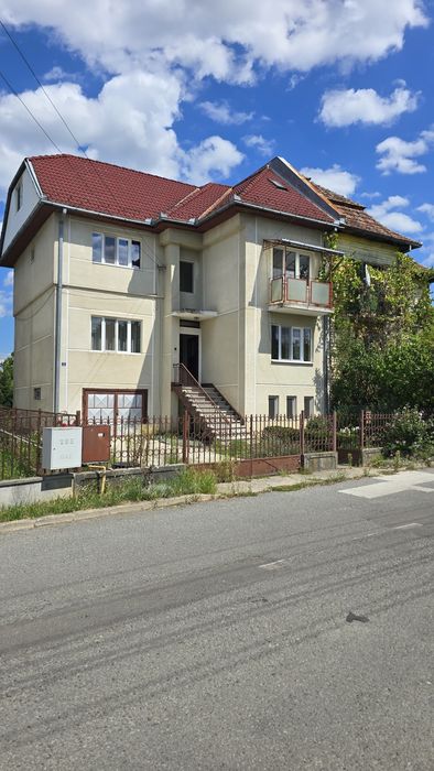 Casă de vanzare locație centrala  la prețul de 120000 euro