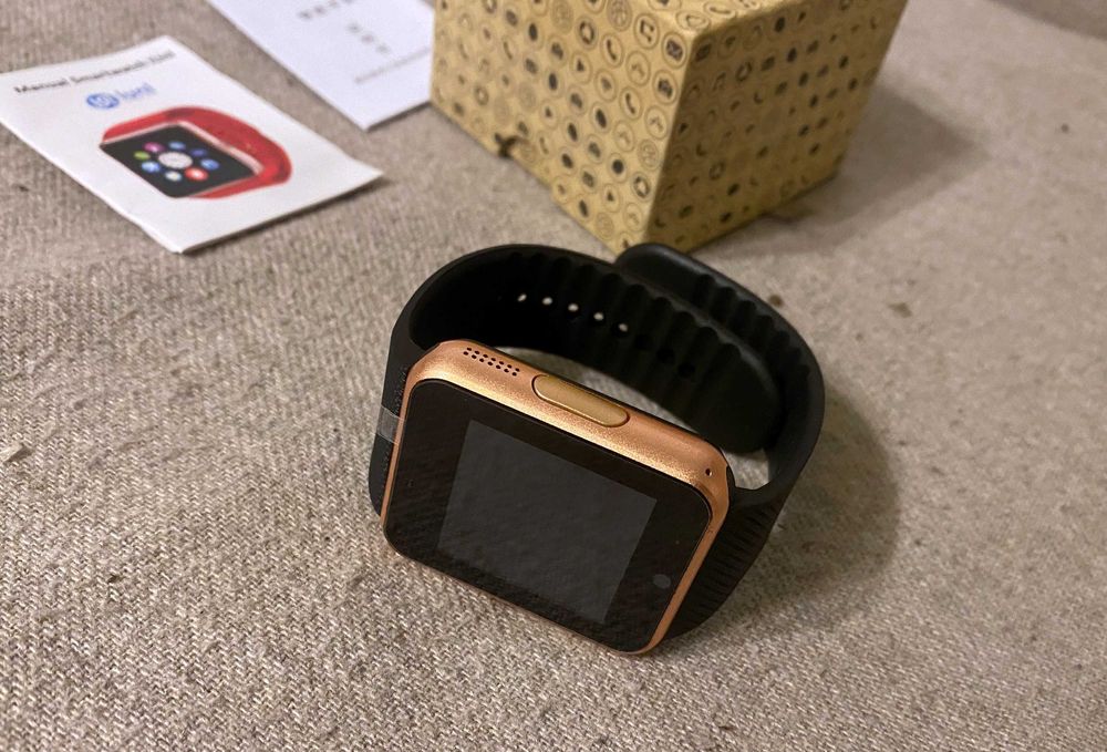 Smartwatch Y1 cu slot SIM și card, nou, defect nu pornește