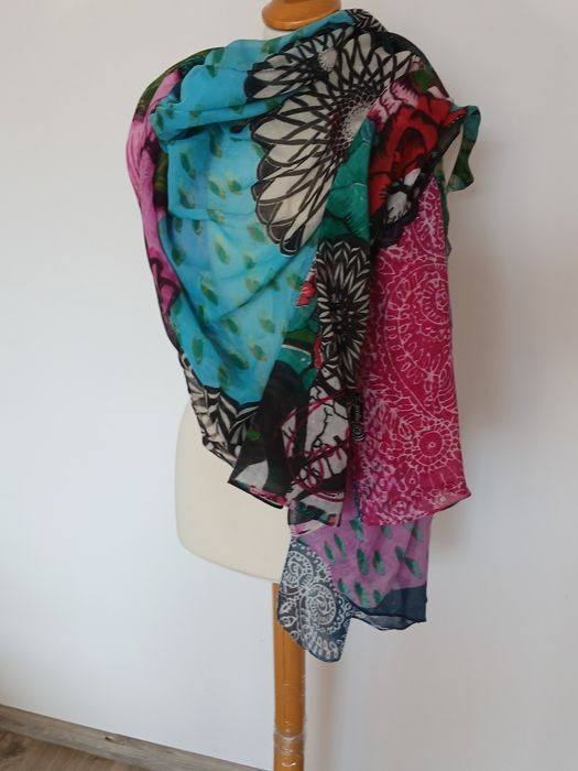 Пролетни  дамски шалове Desigual