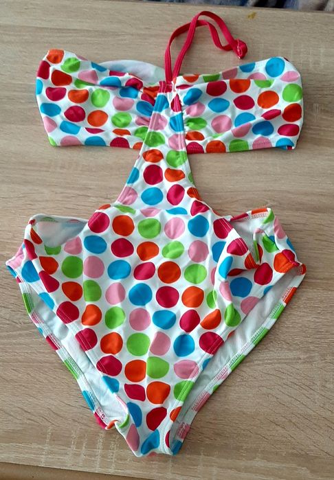 Нови и Изпллзвани бански комплеккти