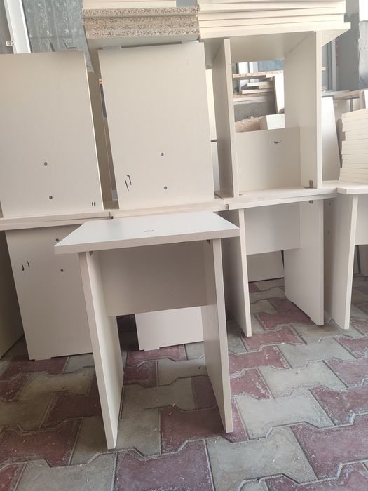 Табуретки белые -ваниль