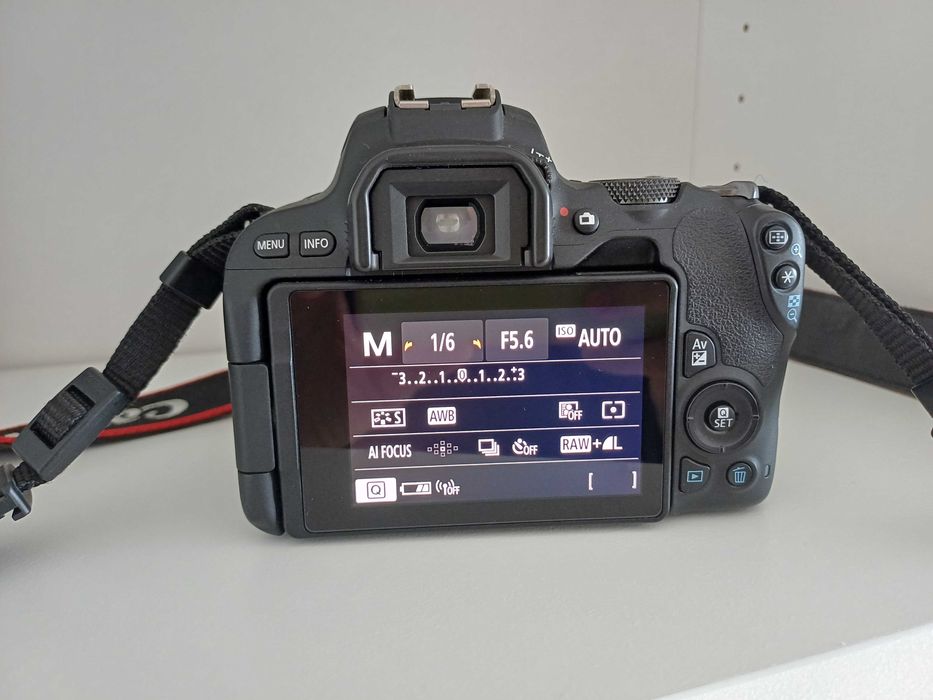 Aparat foto DSRL Canon EOS 200D WiFi