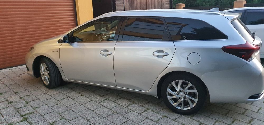 Inchiriez Toyota Auris  gpl Uber / Bolt /