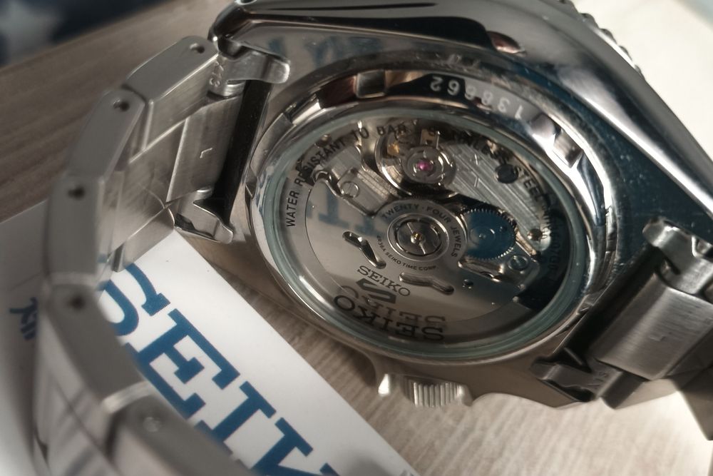 Продаю Часы Seiko 5 Sports  SRPD57K1