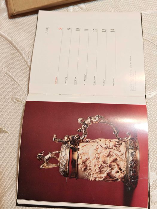 Руска Книга Календар Съкровища  на Ермитажа 1984 г.- Английски Език.