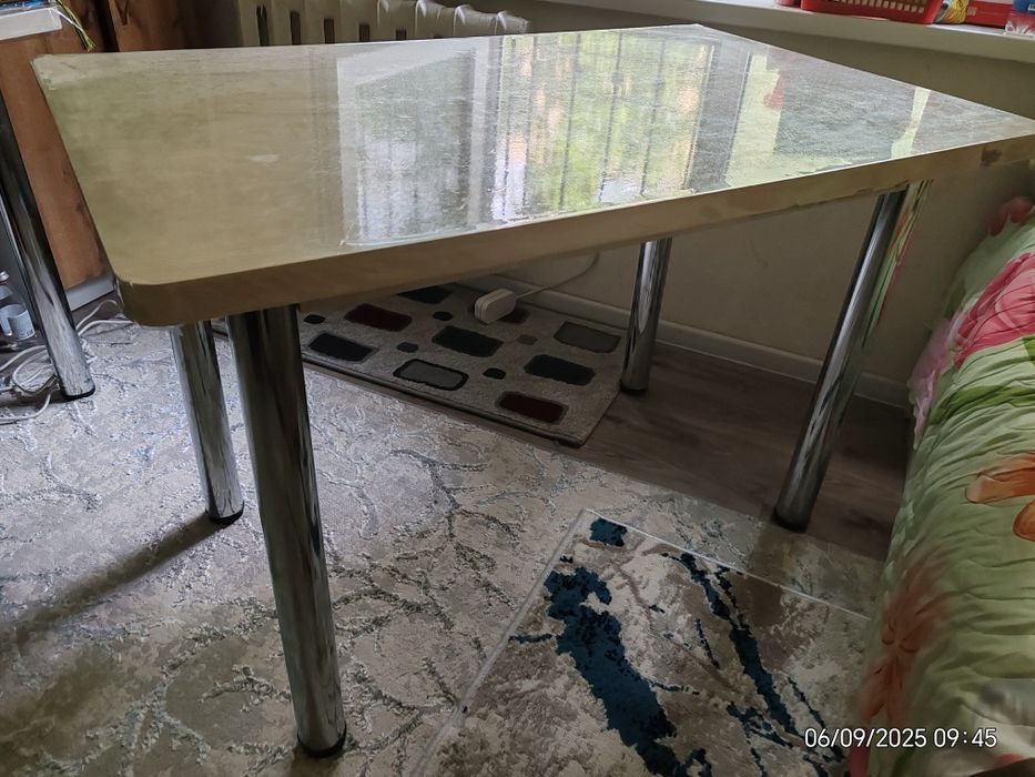 Продаётся отличный стол