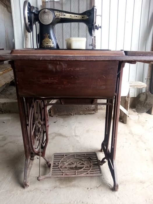 Швейные машина Зингер