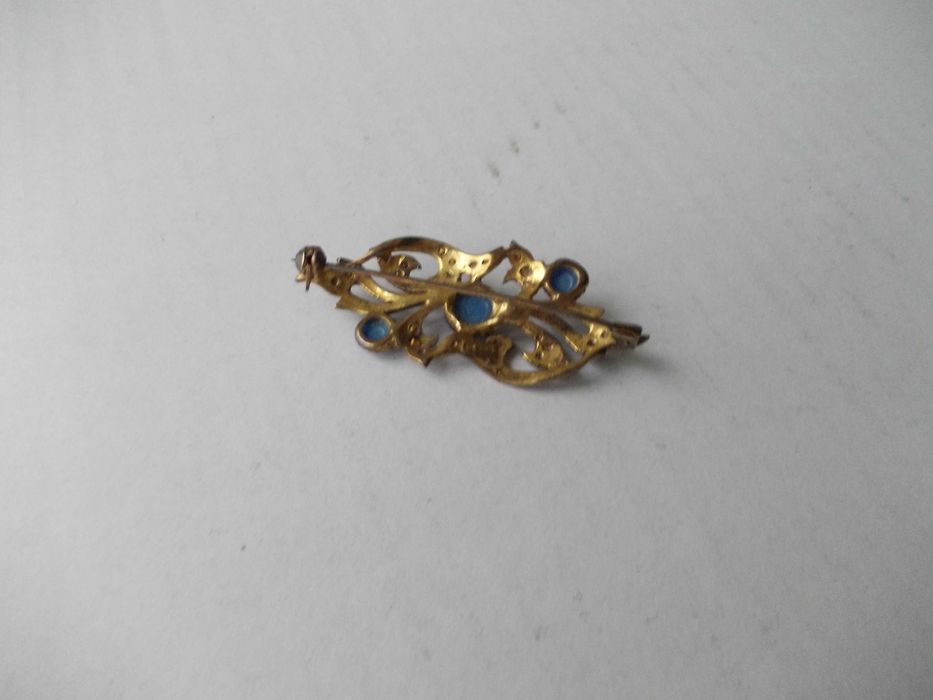 Brosa veche din argint cu 3 pietre albastre