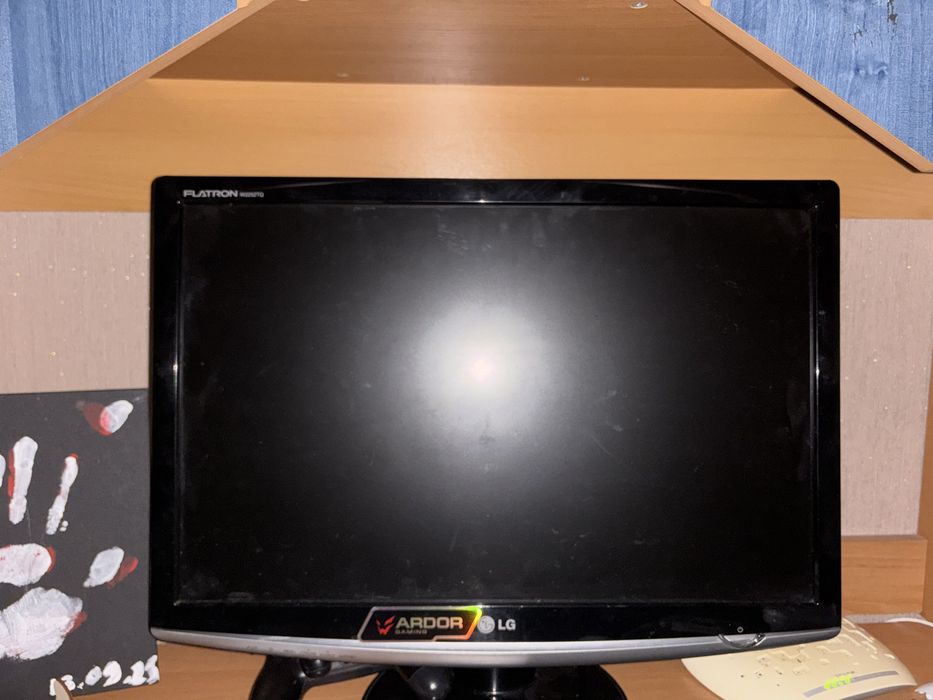 Продам срочно монитор